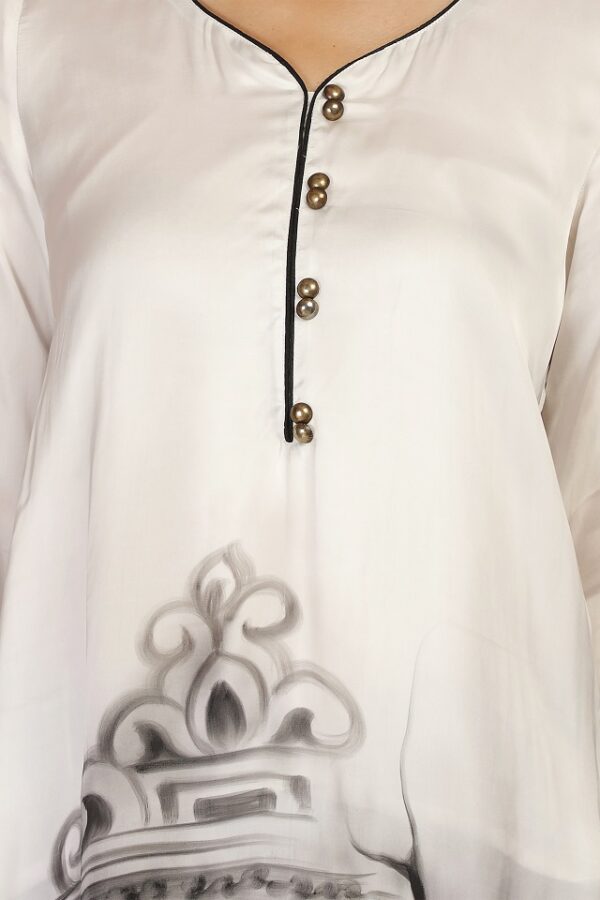 Khajuraho Kurta in Black and White (Hand Painted) - Image 5
